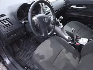 Toyota Auris 2.2 D-4D D-CAT Bild 4