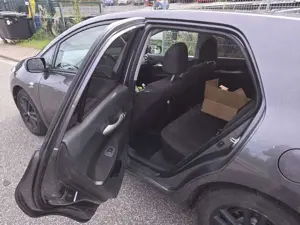 Toyota Auris 2.2 D-4D D-CAT Bild 5