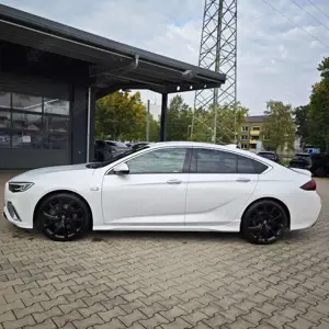 Opel Insignia GSi 2.0Turbo 4x4 AHK Winterräder Allrad Bild 3