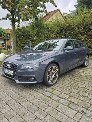 Audi A4 3.2 FSI quattro tiptronic Ambition Bild 2