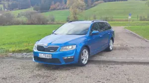 Skoda Octavia Combi 2.0 TDI RS Bild 2