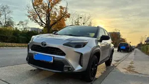 Toyota Yaris Cross Hybrid Adventure Navi SHZ Kamera