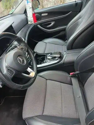 Mercedes-Benz E 220 E 220 d T 9G-TRONIC Bild 2