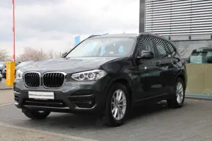 BMW X3 xDrive20i Navi LED AHK SH Pano wenig km
