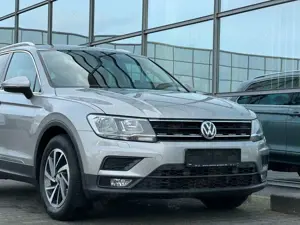 Volkswagen Tiguan Sound 2.0TDI Navi PDC Pano AHK DSG