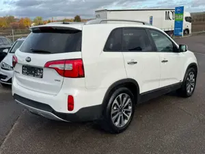 Kia Sorento 4WD Pano Navi Leder Ahk kamer Xenon Bild 3