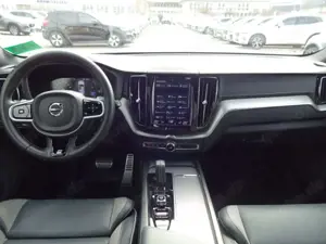 Volvo XC60 B5 R Design AWD Luftfw ACC HUD Standhz PANO Bild 3