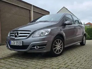 Mercedes-Benz B 180 B 180 NGT BlueEFFICIENCY Autotronic