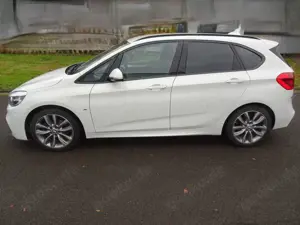 BMW 220 2er Active Tourer 220i Active Tourer M Sport