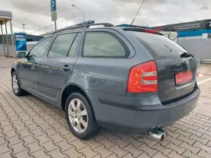 Skoda Octavia Combi Ambiente Klima Navi AHK Bild 4