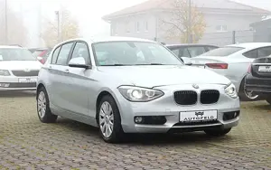BMW 118 i Automatik/VOLLSH/LEDER/NAVI/BIXENON/SHZ/PDC Bild 3
