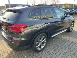 BMW X3 xDrive 20 d xLine AHK NAVI SPURHALTE HUD LED Bild 5