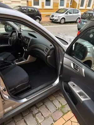 Subaru Forester Forester 2.0D Comfort Bild 2
