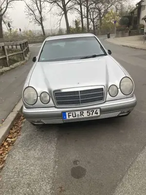 Mercedes-Benz E 200 Elegans