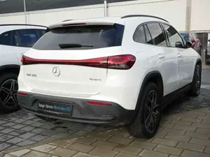 Mercedes-Benz EQA 300 4M PROGRESSIVE+NIGHT+SHZ+LED+19" AMG LM+ Bild 3