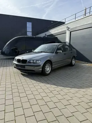 BMW 316 316i Edition Sport Bild 2