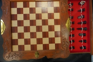 Schachkassette aus Holz, Vintage mit asiatischen Schnitzmotiven