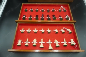Schachkassette aus Holz, Vintage mit asiatischen Schnitzmotiven Bild 2
