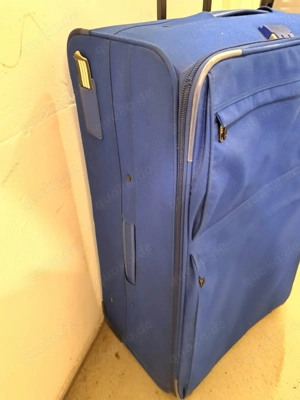 Rollenkoffer mit Zahlenschloss