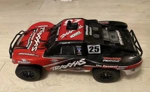 Fernsteuerbares Modell Traxxas Slash rc model