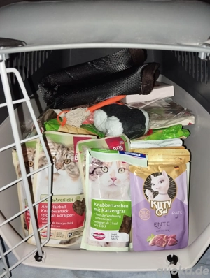 Verkaufe Katzen Hundetransportbox, Leckerlie, Katzenstreu 
