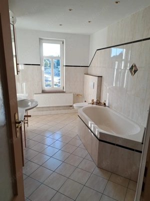 4-Zimmer-Wohnung in zentraler Lage zu vermieten Bild 3