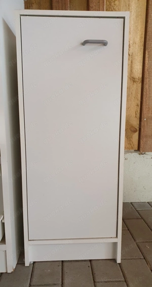 Kleiner Badschrank,  33x30x80 cm, weiß, guter, gebrauchter Zustand  Bild 1
