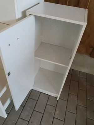 Kleiner Badschrank,  33x30x80 cm, weiß, guter, gebrauchter Zustand  Bild 2