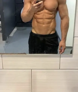 Mann mit 23 cm langem XXL-Penis sucht heute Frauen für Spaß.