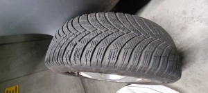 Autoreifen mit Alufelge