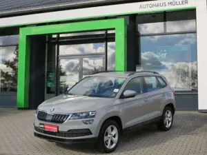 Skoda Karoq Ambition 1.0TSI 85kW AHK SHZ KLIMA Bild 2