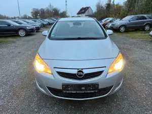 Opel Astra J Lim. 5-trg. Edition Sitzheizung