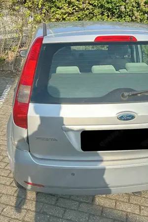 Ford Fiesta 1.4 Ghia Bild 2