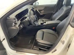 Mercedes-Benz CLA 180 CLA 180 Coupé Panorama Navi LED CAM Climatronic Bild 3