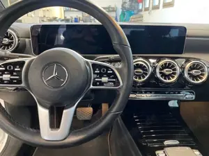 Mercedes-Benz CLA 180 CLA 180 Coupé Panorama Navi LED CAM Climatronic Bild 4