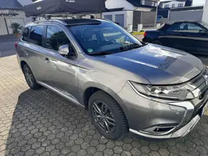 Mitsubishi Outlander 2.4 4WD Plug-In Hybrid Spirit+ Bild 2