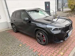 BMW X1 X1 23d M Sport Pro HK Sound HuD Pano AHK Massage Bild 2