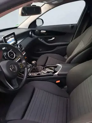 Mercedes-Benz 220 Bild 2