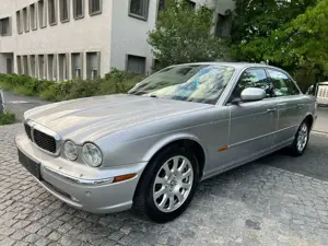 Jaguar XJ8