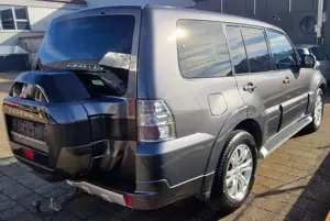 Mitsubishi Pajero Pajero 3.2 DI-D Automatik Plus Bild 4