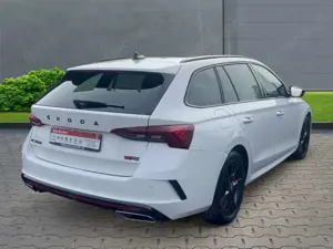 Skoda Octavia Combi RS+Anhängerkupplung+elektr.Panoramadach+Navi Bild 4