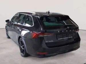 Skoda Octavia Combi 2.0 TDI DSG Style StandHzg Bild 2
