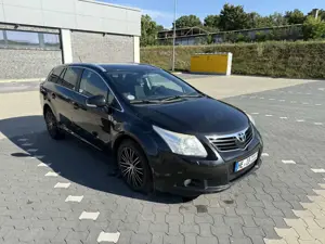 Toyota Avensis Combi 2.2 D-4D Automatik Executive Bild 2