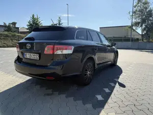 Toyota Avensis Combi 2.2 D-4D Automatik Executive Bild 4