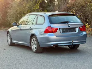 BMW 318 318d Touring Aut.+STANDHEIZUNG+SITZHEIZUNG+AHK+ Bild 4