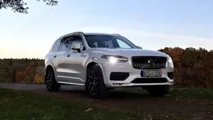 Volvo XC90 B5 D AWD Geartronic Momentum Bild 3