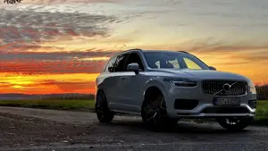 Volvo XC90 B5 D AWD Geartronic Momentum Bild 1