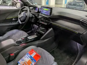 Peugeot 2008 Neuer 2008 GT PureTech AT8 130PS *MASSAGE* Bild 4