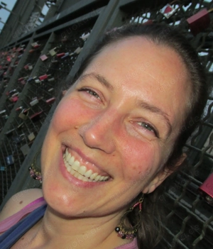  Ganzheitlicher Gesangsunterricht (Online & Vor Ort): Pop, Jazz & die Kraft der Stimme! 