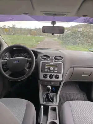 Ford Focus Turnier 1.6 Bild 3
